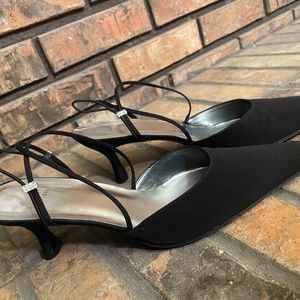 Stuart Weitzman *Gloambiance *Satin *crystal sling back *kitten heel *SZ 9.5